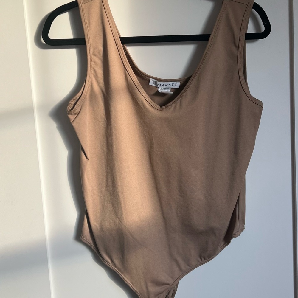 🛍️Marste Nude Vneck Sleeveless Bodysuit L